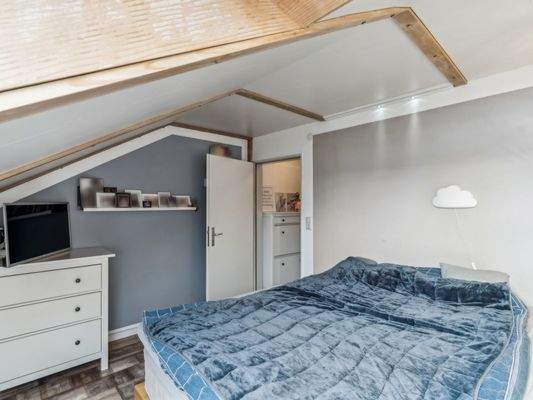 Schlafzimmer DG
