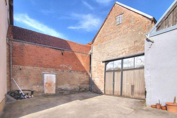 Stellplatz + Scheune