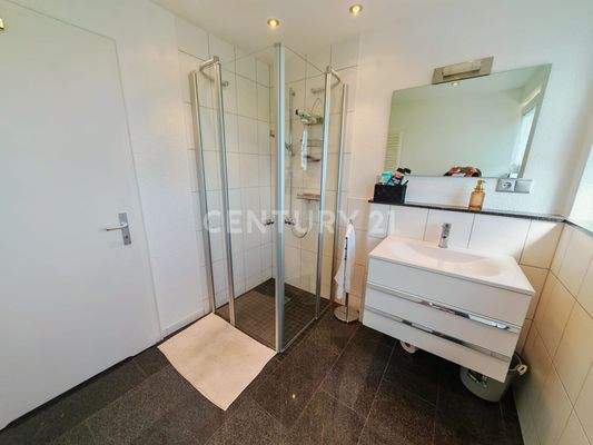 Bad EG mit bodenebener Dusche