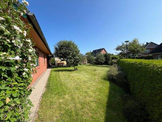 Rasenfläche Rückseite Süd-Ost