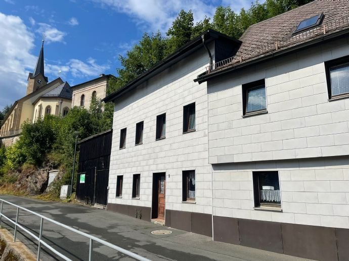 Einzigartiges  Ensemble: Zwei renovierungsbedürftige Immobilien in idyllischer Lage von Wallenfels