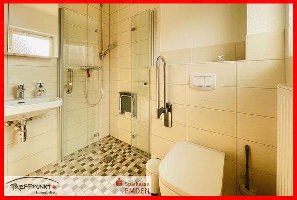 Badezimmer mit Dusche