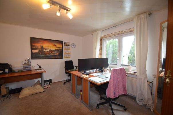 EG geräumiges Büro 