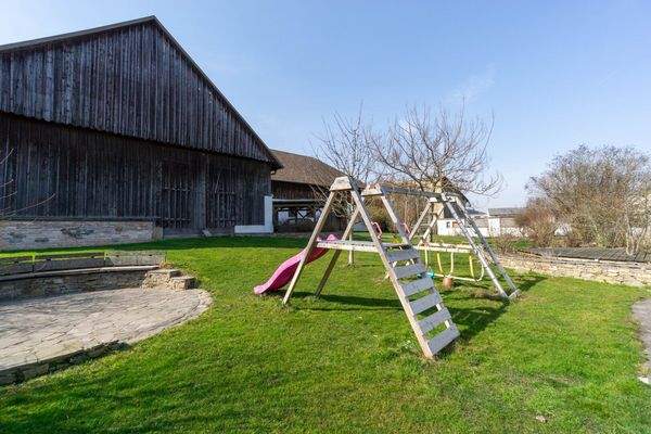 Kinderspielplatz / Garten