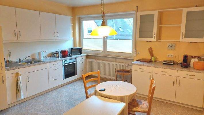 große Wohnküche mit Essplatz