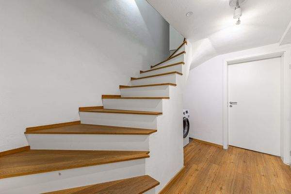 Treppe zum Untergeschoss