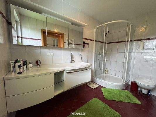 Wohnhaus OG Zimmer 2 - Bad-WC 2