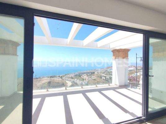 Sea-View Townhouses with Investment Potential in Torros Malaga