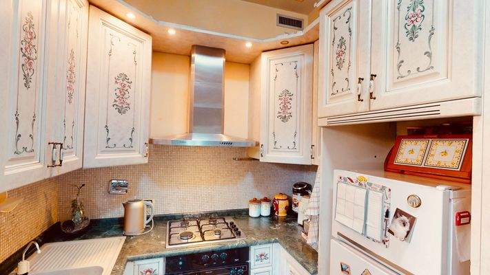 appartamento-in-vendita-Sanremo-lusso-garage-doppio-giardino-cucina-all'aperto