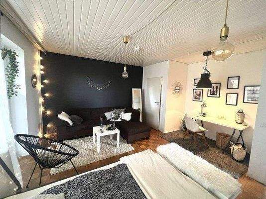 Wohn- und Schlafzimmer