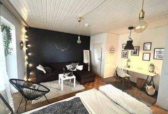 Wohn- und Schlafzimmer