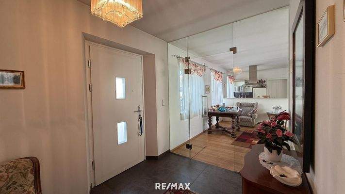 Vorraum Blick in den Wohnbereich