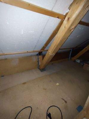 Abstellfläche Dachschräge