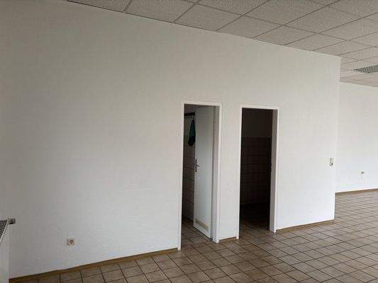 Eingang zum WC/ Lager