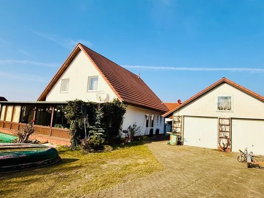 Haus und Garage