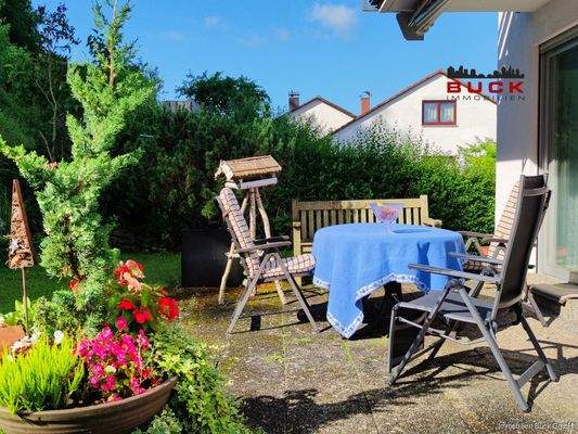 Erdgeschoss Terrasse bei Morgensonne 