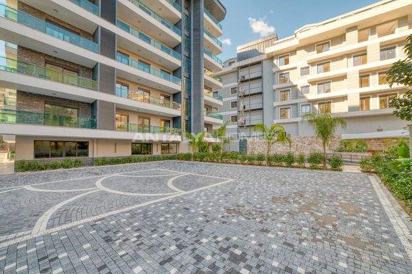 Flats in a Complex Near the Sea in Alanya