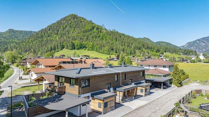 KITZIMMO-Exklusive Haushälfte in Ruhelage mit Bergblick kaufen - Immobilien Waidring.