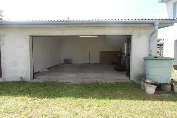 6 Garage offen.JPG