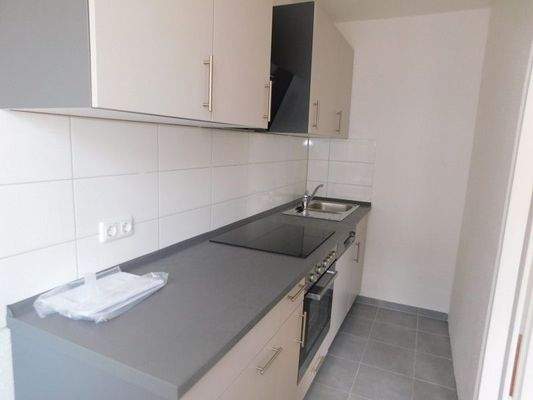 1 Küche mit Einbauküche