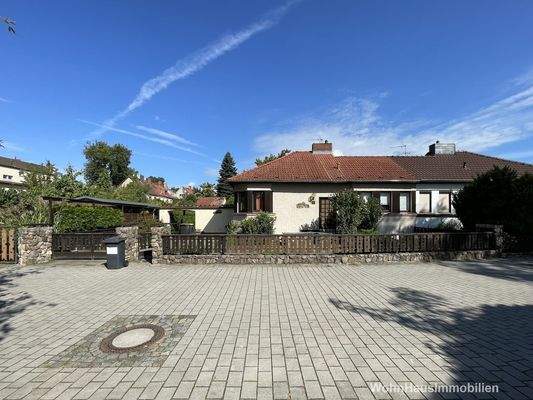 Doppelhaushälfte mit sehr großem Garten