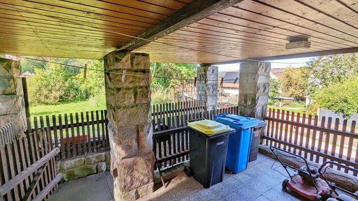 überdachte Terrasse