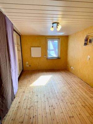 Innen_Haus 1_Obergeschoss_Zimmer.jpeg