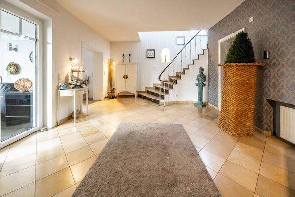 Ein Eindruck von der Großzügigkeit des Flures