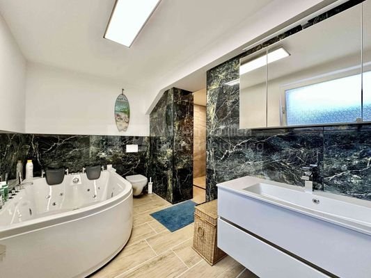 Badezimmer UG re