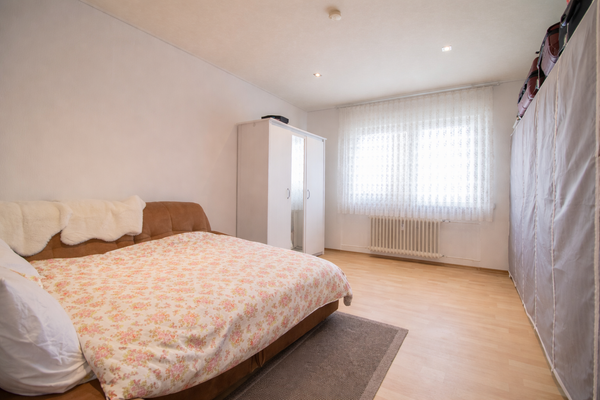 Schlafzimmer 1 von 2