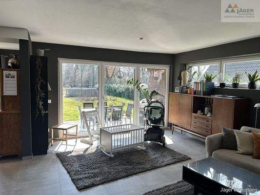 und Blick zur Terrasse