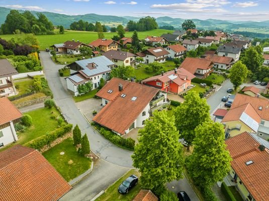 Das freistehende Hanghaus mit Garten in ruhiger Siedlungslage