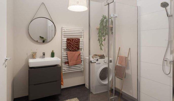 Modern gefliestes Badezimmer mit bodengleicher Dus