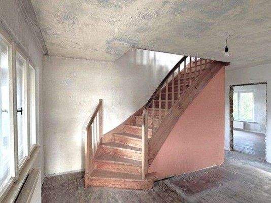 EG: Treppenhaus und Wohndiele