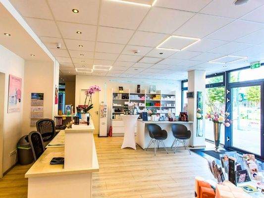 Kosmetikstudio / Cosmetic Studio