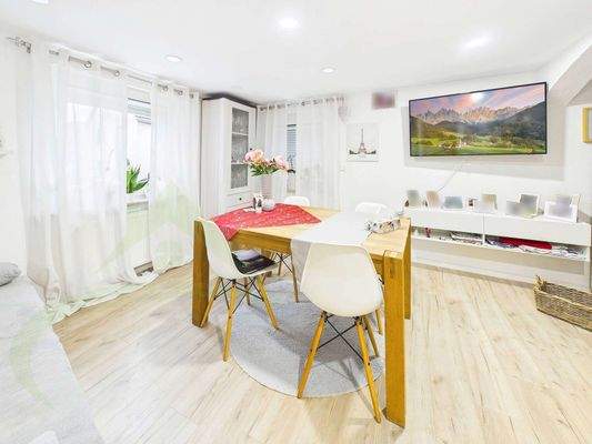 Wohn und Esszimmer