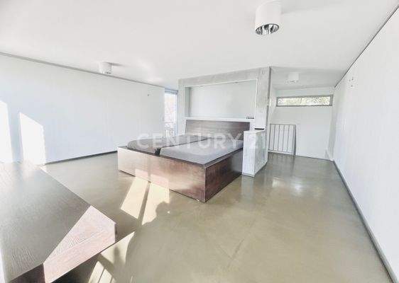 Schlaf- und Arbeitsraum - genügend Platz ist vorhanden