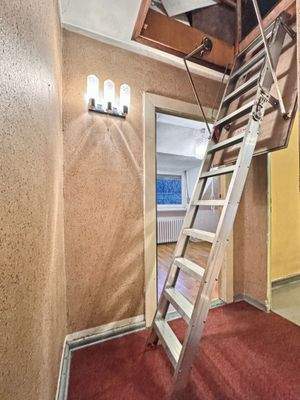 Treppe zum Spitzboden