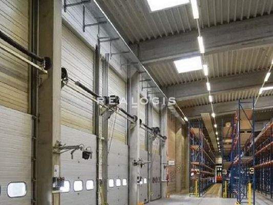 Logistikhalle Verladerampe