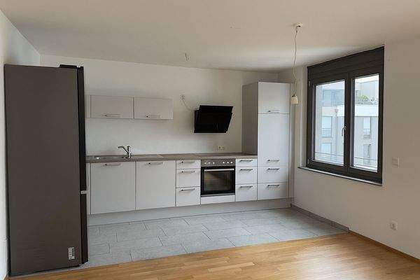 Moderne Küche mit Fenster