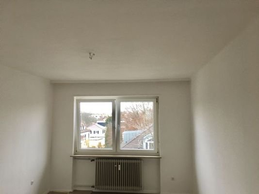 3ZimmerWohnung mit Balkon und Wannenbad mit Fenster