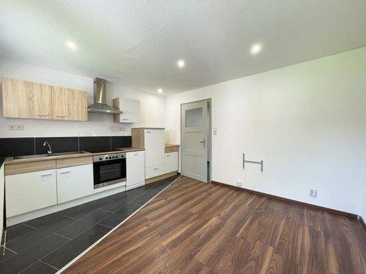 Verwaltungsbereich: Aufenthaltsraum mit Einbauküche