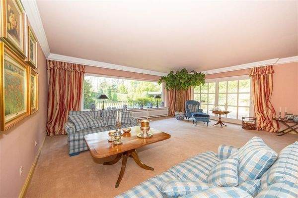 Wohnzimmer mit Blick in den Garten