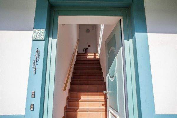 Ferienhaus_am_Bakenberg_auf_Ruegen_Vorderansicht_D57-D58