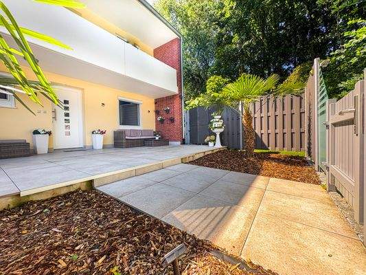 Eingangsbereich mit Terrasse