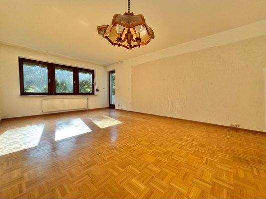 Großräumiges Wohnzimmer mit...