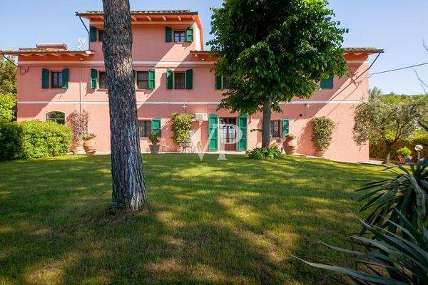 vista frontale della casa 