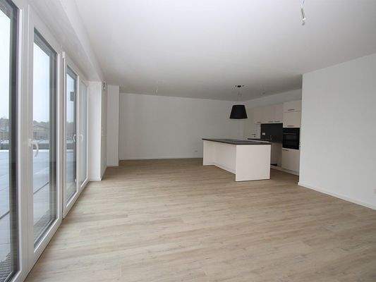 Wohn- und Essbereich mit Zugang zur Dachterrasse