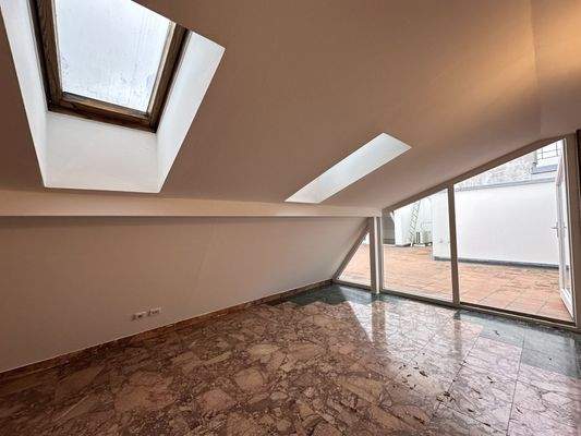 20251211_125559739_iOS