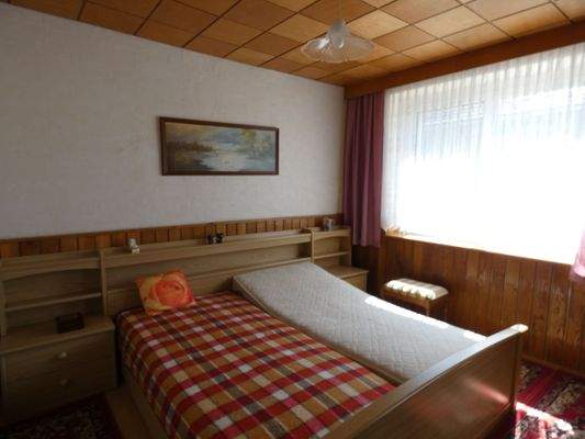 25-Schlafzimmer EG.JPG